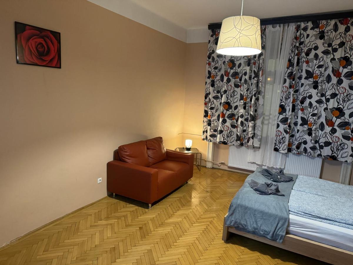Lanchid Castle Side Red And Blue Apartment บูดาเปสต์ ภายนอก รูปภาพ